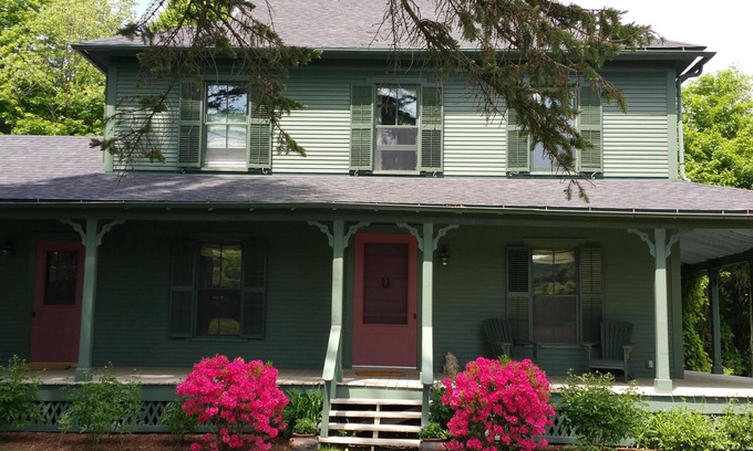 Bread Loaf House | Beautiful 4 Bedroom Home Available this Summer