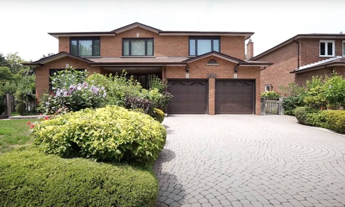 Lakeview House | Beautiful 4 BR Home by Sherway Gardens, Lakeshore