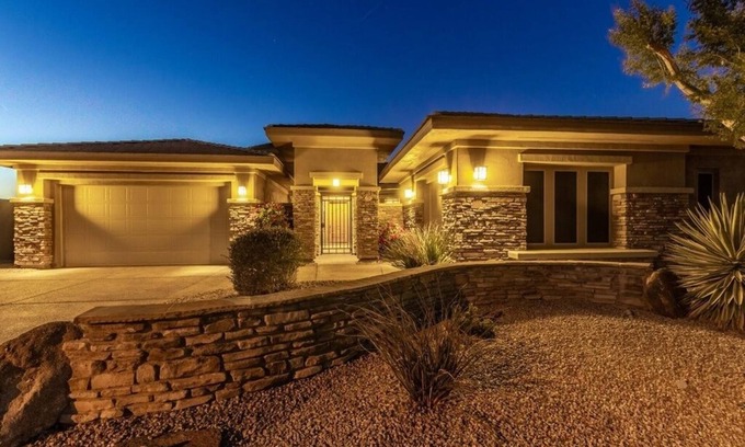 Estrella Mountain Ranch House | Beautiful 4 plus Bedroom Estrella Home on the Golf Course