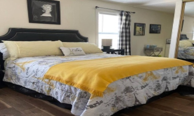 Vallejo House | Beautiful 450sqft Master Bedroom w/Private full bathroom, Parking nxtra room ava