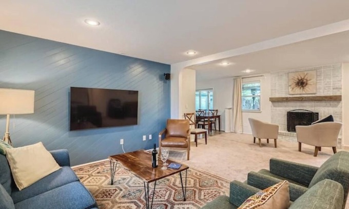 Louisville House | Beautiful 5 BDR Louisville Home W/Private Backyard