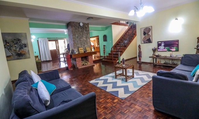 Arusha House | Beautiful and modern 6 bedroom villa in Arusha town with a garden and free wifi