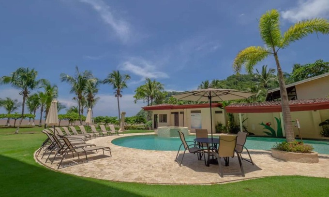 Barrio Los Faroles Apartment | Beautiful and quiet 3BR condo in an ocean front property