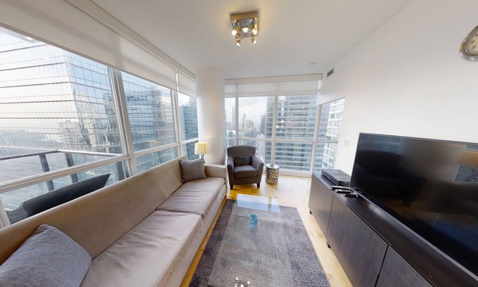 Downtown Toronto Apartment | Beautiful and Stylish 2 BR Condo in DT Toronto