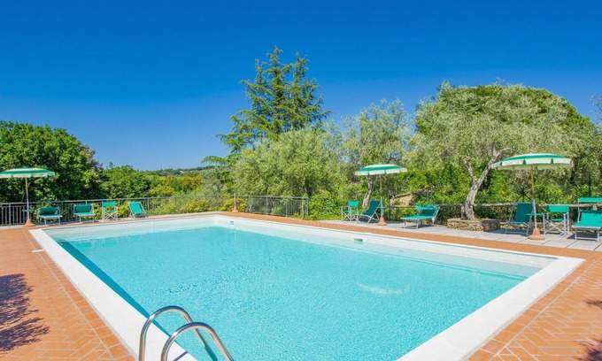 Casale Marittimo Apartment | Beautiful apartment for 6 people with pool, WIFI, TV, patio and pets allowed