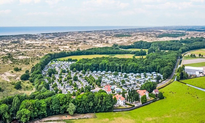 Municipality of Noordwijk House | Beautiful apartment in villa for 5 guests with pool, WIFI, TV and terrace