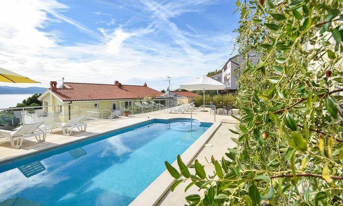 Ruskamen Apartment | Beautiful apartment in Lokva Rogoznica