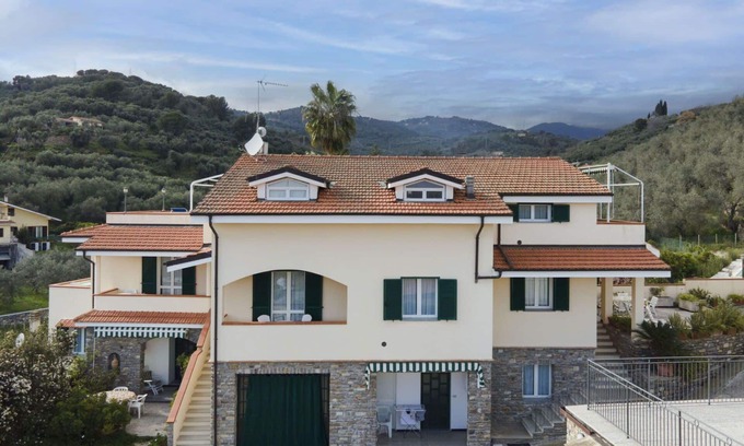 Diano Castello Apartment | Beautiful apartment for 6 people with pool, WIFI, TV, terrace and pets allowed