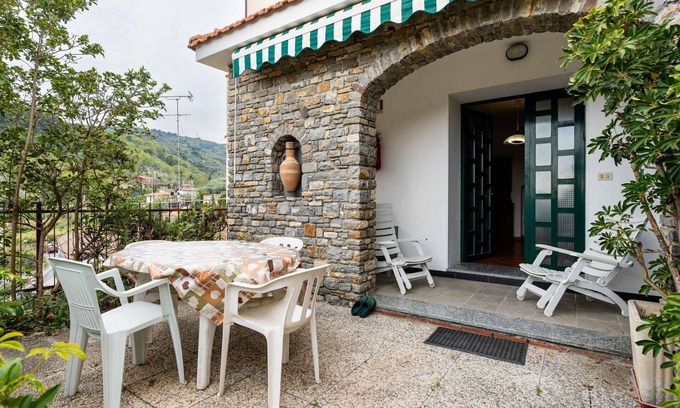 Diano Castello Apartment | Beautiful apartment for 5 people with pool, WIFI, TV, terrace and pets allowed