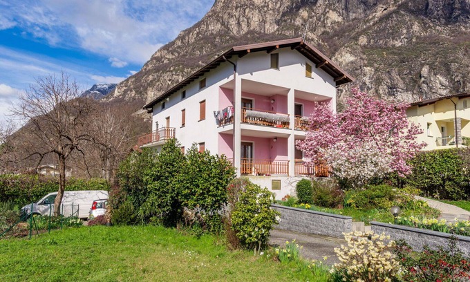 Novate Mezzola Apartment | Beautiful apartment for 6 guests with WIFI, TV, patio and pets allowed