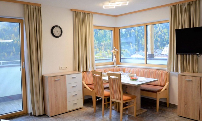 Sankt Anton am Arlberg Villa | Beautiful apartment in villa for 3 people with WIFI, TV, balcony, pets allowed and panoramic view