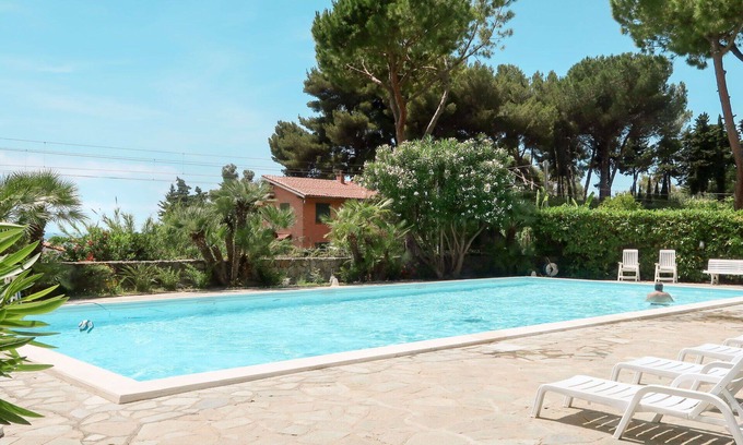 Latte Apartment | Beautiful apartment for 4 people with A/C, WIFI, pool, TV, terrace and pets allowed