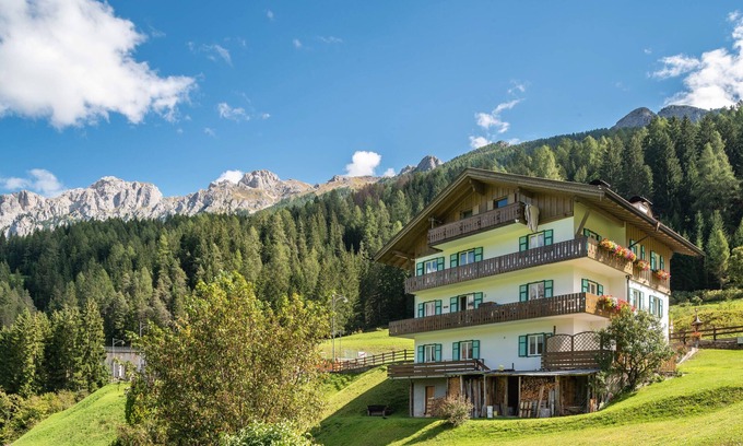 Moena Apartment | Beautiful Apartment “Appartamento Latemar” with Mountain View, Lake View