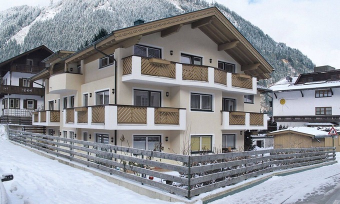 Mayrhofen Apartment | Beautiful apartment for 2 guests with WIFI, terrace, pets allowed and parking