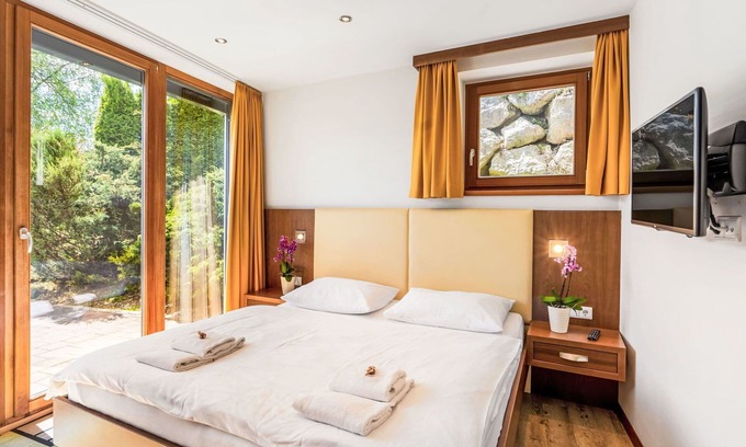 Furth Apartment | Beautiful apartment for 6 guests with WIFI, TV, terrace, pets allowed and parking