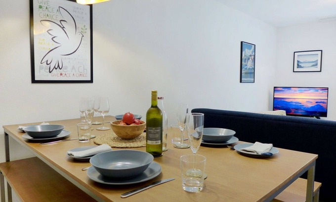 Blausee Apartment | Beautiful apartment for 4 guests with WIFI, TV, balcony and pets allowed