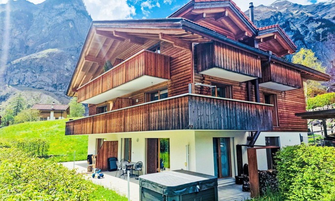 Blausee Apartment | Beautiful apartment for 3 guests with hot tub, WIFI, TV, terrace and panoramic view