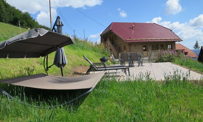 Hofstetten Apartment | Beautiful apartment for 4 guests with WIFI, TV, patio and pets allowed