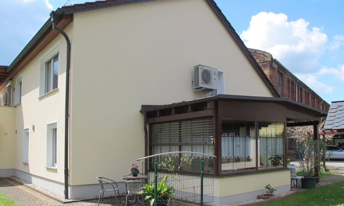 Eilenburg Apartment | Beautiful apartment for 3 guests with WIFI, TV, patio and pets allowed