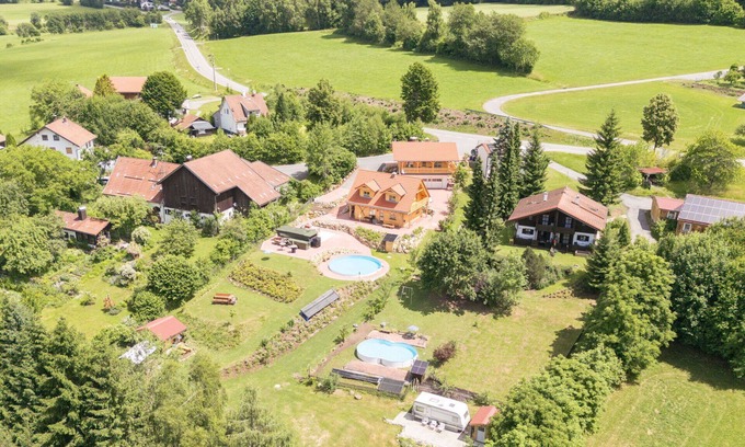Eppenschlag House | Beautiful apartment in villa for 4 guests with WIFI, pool, TV and patio