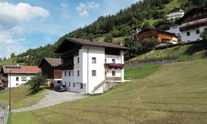 Fendels Apartment | Beautiful apartment for 4 people with WIFI, TV, balcony and parking