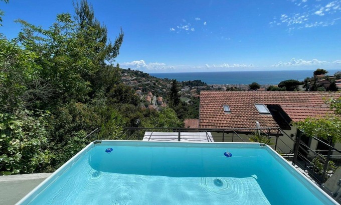 Alassio Apartment | Beautiful apartment for 4 people with private pool, A/C, WIFI, TV, terrace and pets allowed