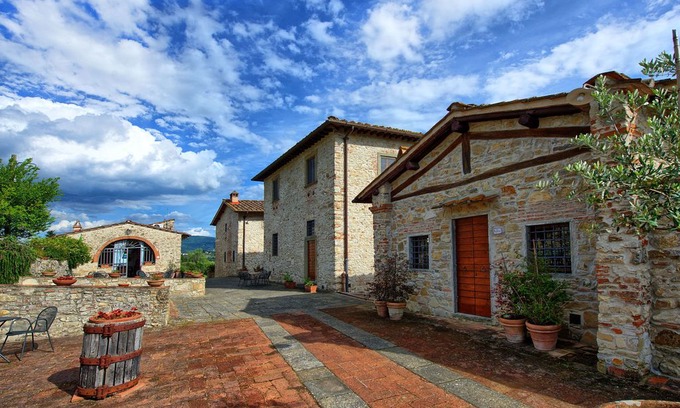 Grassina Apartment | Beautiful apartment for 4 people with pool, WIFI, TV and parking, close to Florence