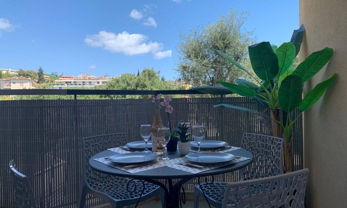 Liberation Apartment | Beautiful apartment for 4 people with WIFI, A/C, TV, terrace and pets allowed