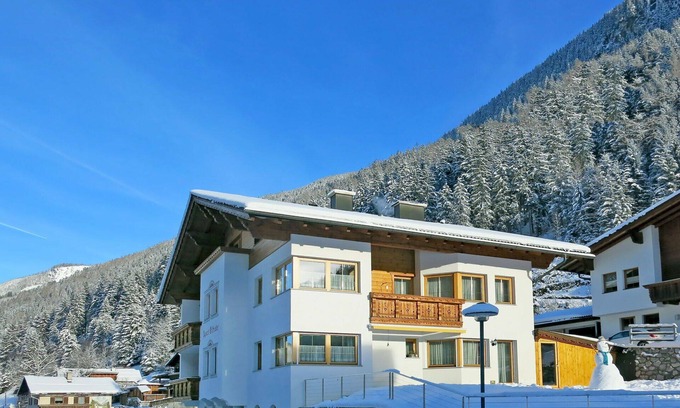 Kappl Apartment | Beautiful apartment for 5 guests with WIFI, TV and balcony