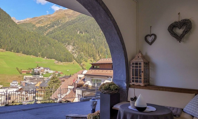 Ischgl Apartment | Beautiful apartment for 6 people with WIFI, TV, balcony and pets allowed