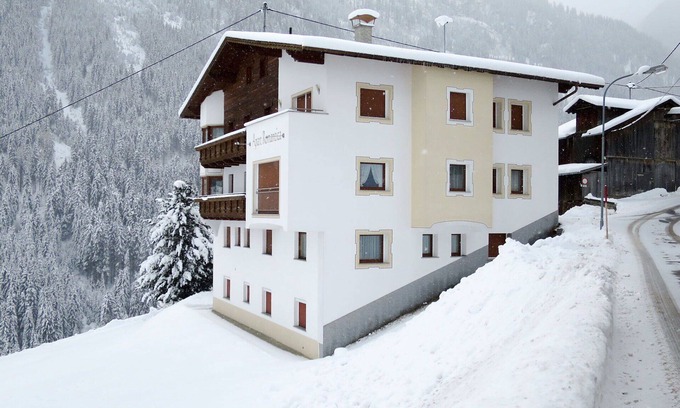 Kappl Apartment | Beautiful apartment for 20 people with WIFI, TV and balcony