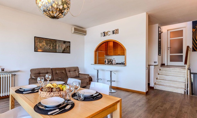 Ispra Apartment | Beautiful apartment for 4 guests with A/C, WIFI, TV and terrace