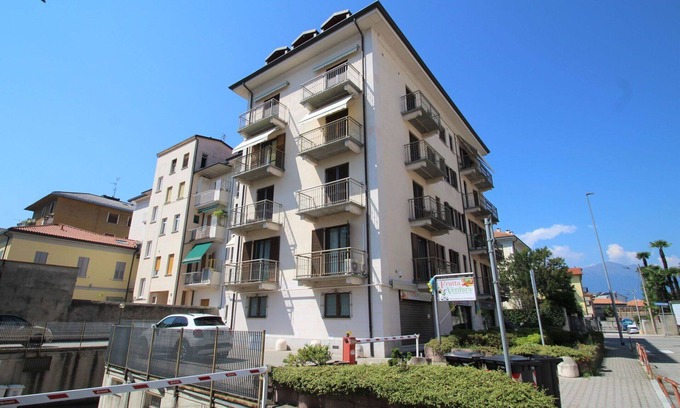 Luino Apartment | Beautiful apartment for 4 guests with WIFI, TV and balcony