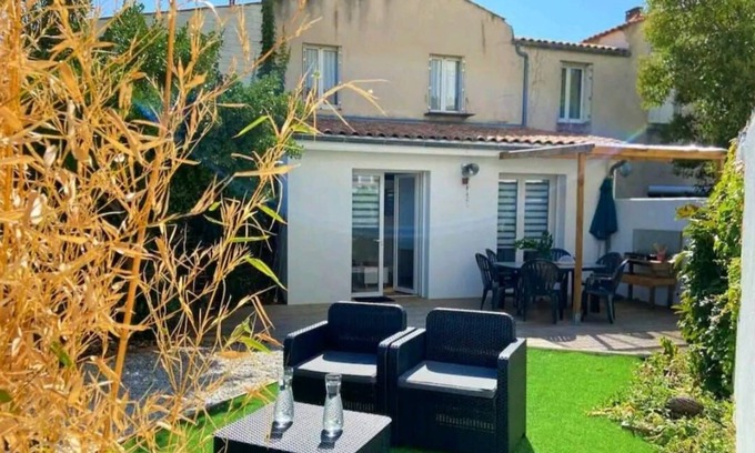 La Rochelle City Centre Apartment | BEAUTIFUL APARTMENT WITH TERRACE AND PRIVATE GARDEN IN THE HEART OF LA ROCHELLE