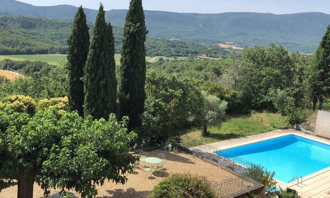 Viens Apartment | Beautiful apartment in a Provencal farmhouse with swimming pool, ideal for family or friends