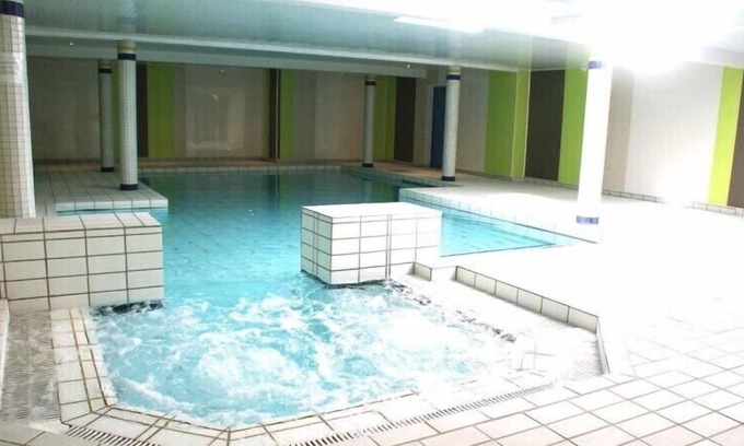 Perigny Apartment | Beautiful apartment in a large private park