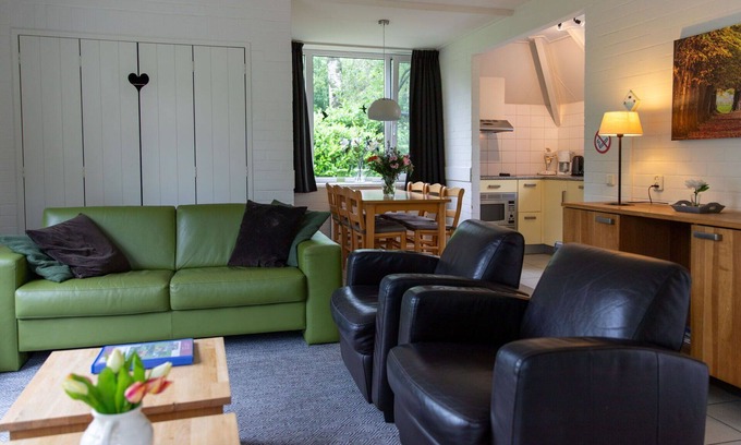 Municipality of Dalfsen House | Beautiful apartment in villa for 4 guests with WIFI, pool, TV and terrace