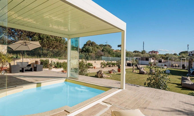 Eden Beach Villa | Beautiful apartment in villa for 3 people with pool, WIFI, A/C, TV and patio