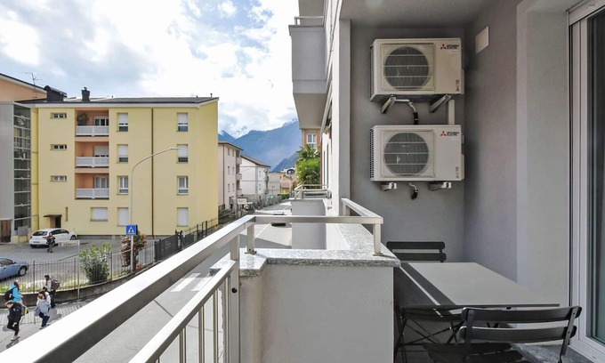 Chiavenna Apartment | Beautiful apartment for 4 guests with A/C, WIFI, TV and terrace