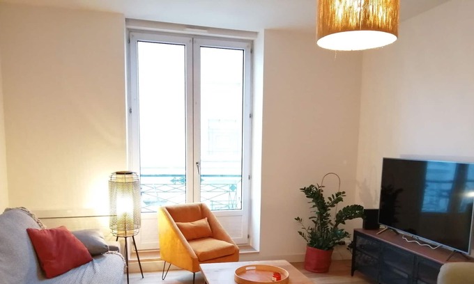 Downtown Angers Apartment | Beautiful apartment with balcony in the heart of Angers