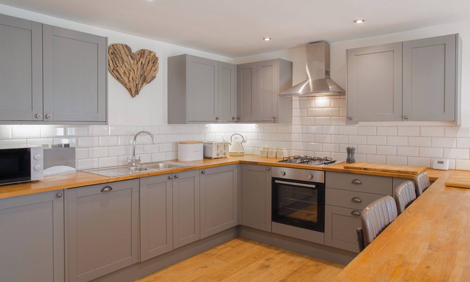 Cropthorne House | Beautiful Barn Conversion-Escape for 12