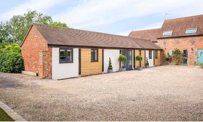 Pershore House | Beautiful barn Conversion in Countryside Setting