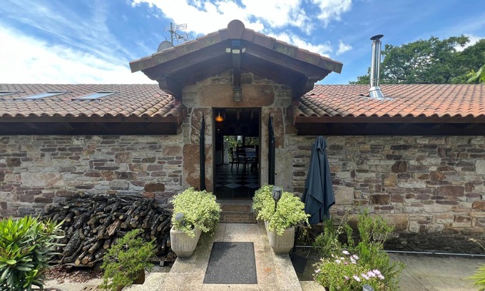 Elgorriaga House | Beautiful Basque cottage for 12 with large grounds and hiking in Elgorriaga