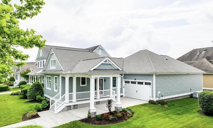 The Commons House | Beautiful Beach & Golf Vacation Home in the award winning community of Bayside