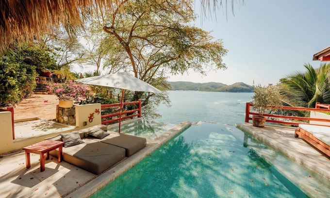 Zihuatanejo House | Beautiful beachfront villa with private beach. Chef, Waiter and Bartender.