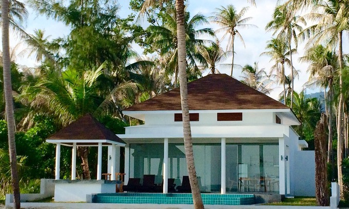 Thong Krut Villa | Beautiful Beachfront 3 BRM, private pool