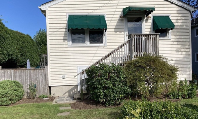 Bonnet Shores House | Beautiful Bonnet Shores—New listing in Narragansett