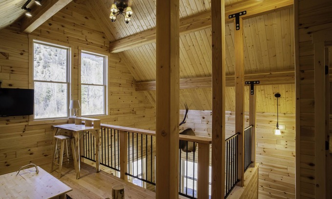 Philipsburg Cabin | Beautiful cabin on the banks of Rock Creek - Cottonwood