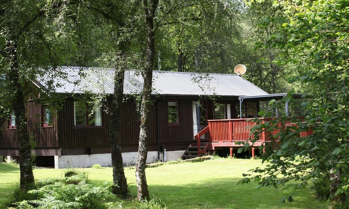 Taynuilt Cabin | Beautiful Cabin with electric hot tub, wifi, wood burning stove close to loch