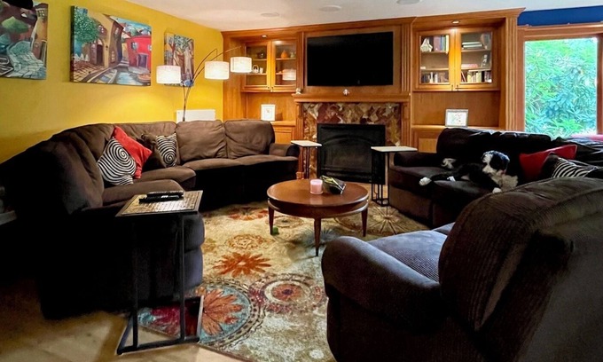 Central Tacoma Condo | Beautiful Central Tacoma 2 bd/2 ba Condo on golf course . Pet-1 medium dog ok